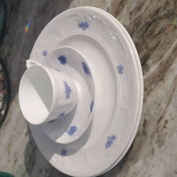 Adderly  4 piece 2 10 in dinner plates and teacup and saucer...Very Old - Picture 1 of 4